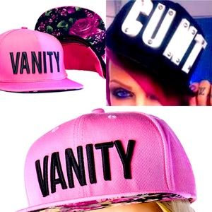 MAJOR ISO!!!!!The jeffree star paper alligator hat